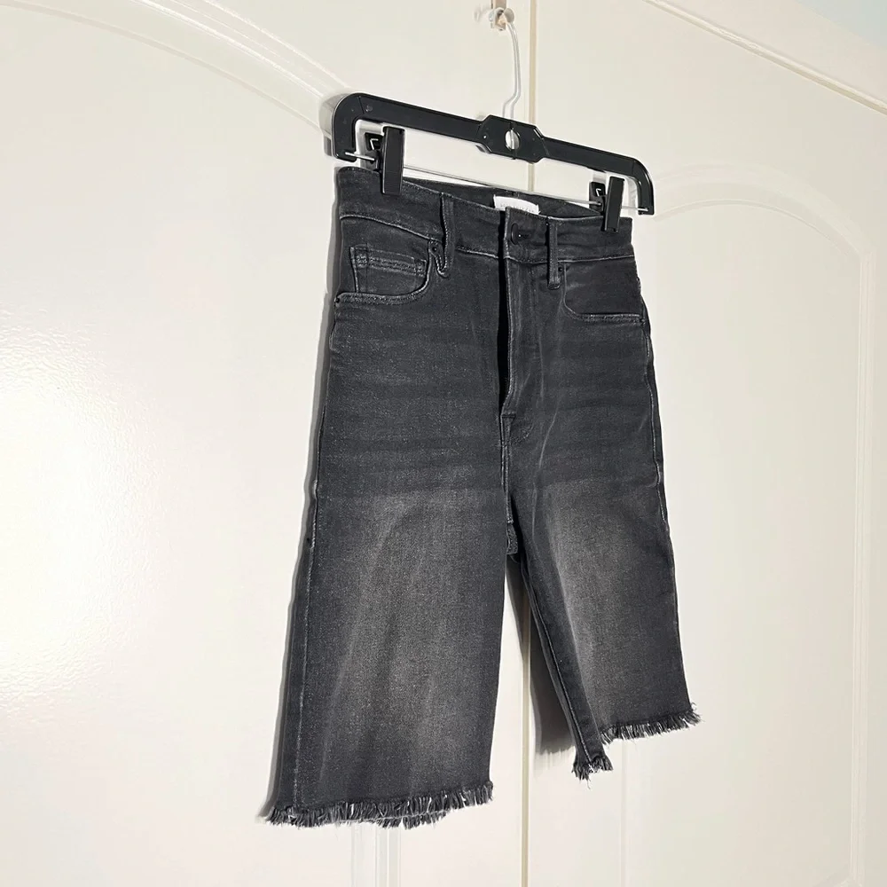 Good American Good Raw Hem Bermuda size 24 - Picture 3 of 8